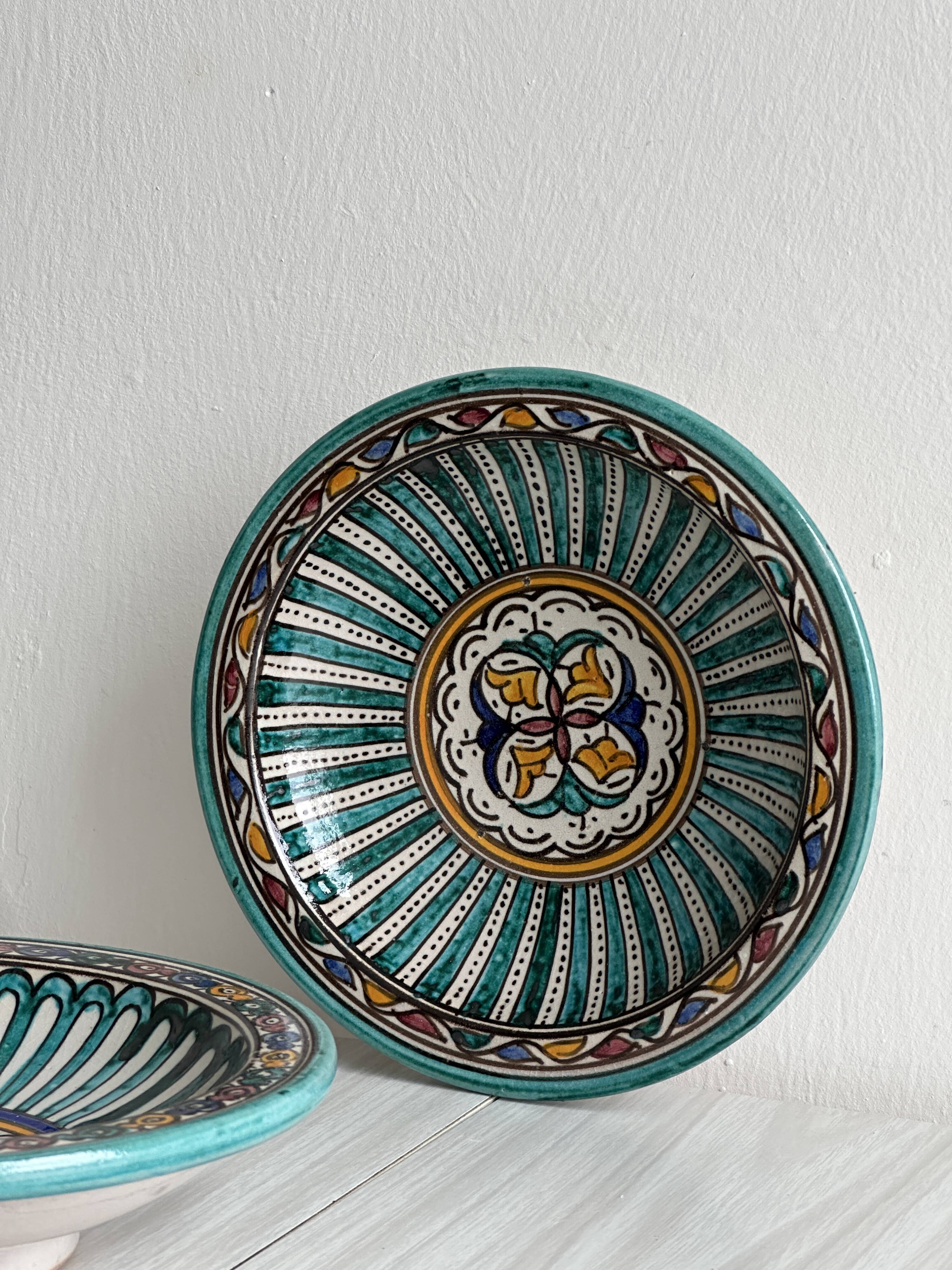2 plats anciens artisanaux en céramique