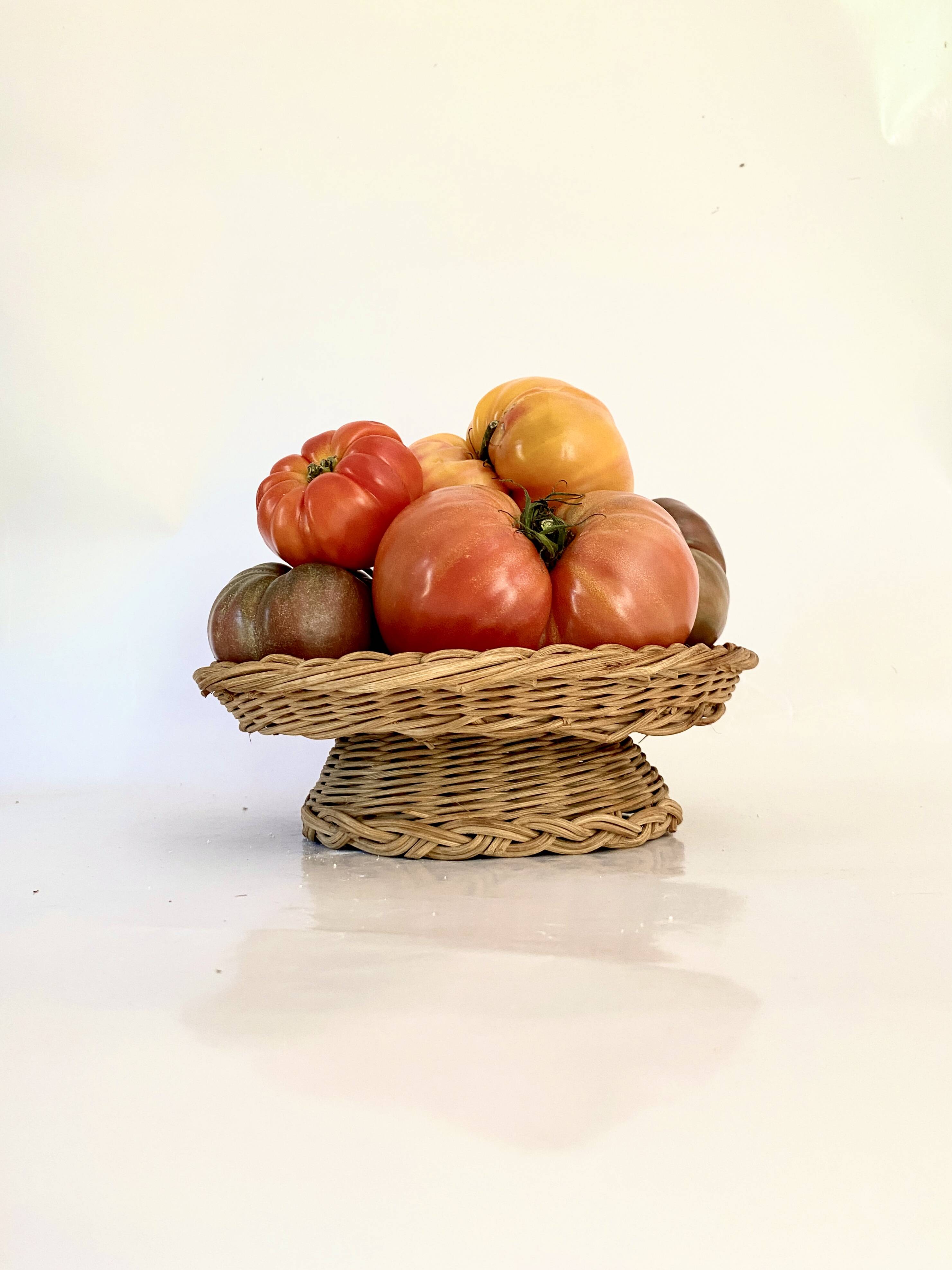 Straw dish on pedestal