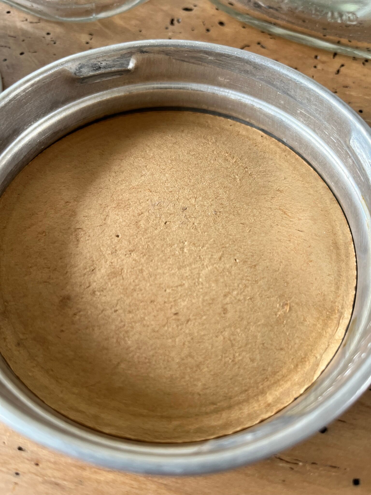 Set of 2 antique jars with aluminum lids