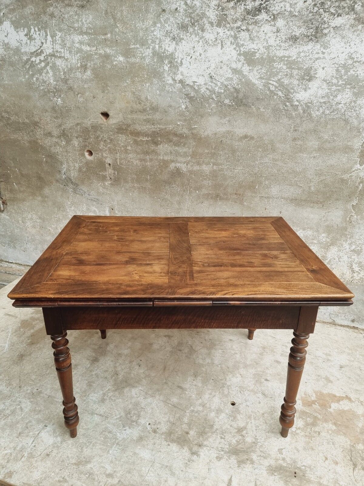 Extendable dining table elm wood