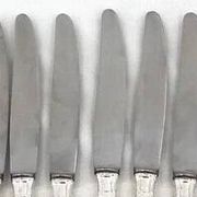 12 dessert, cheese, and hors d'oeuvre knives Grand Prix, Art Deco in silver-plated metal.