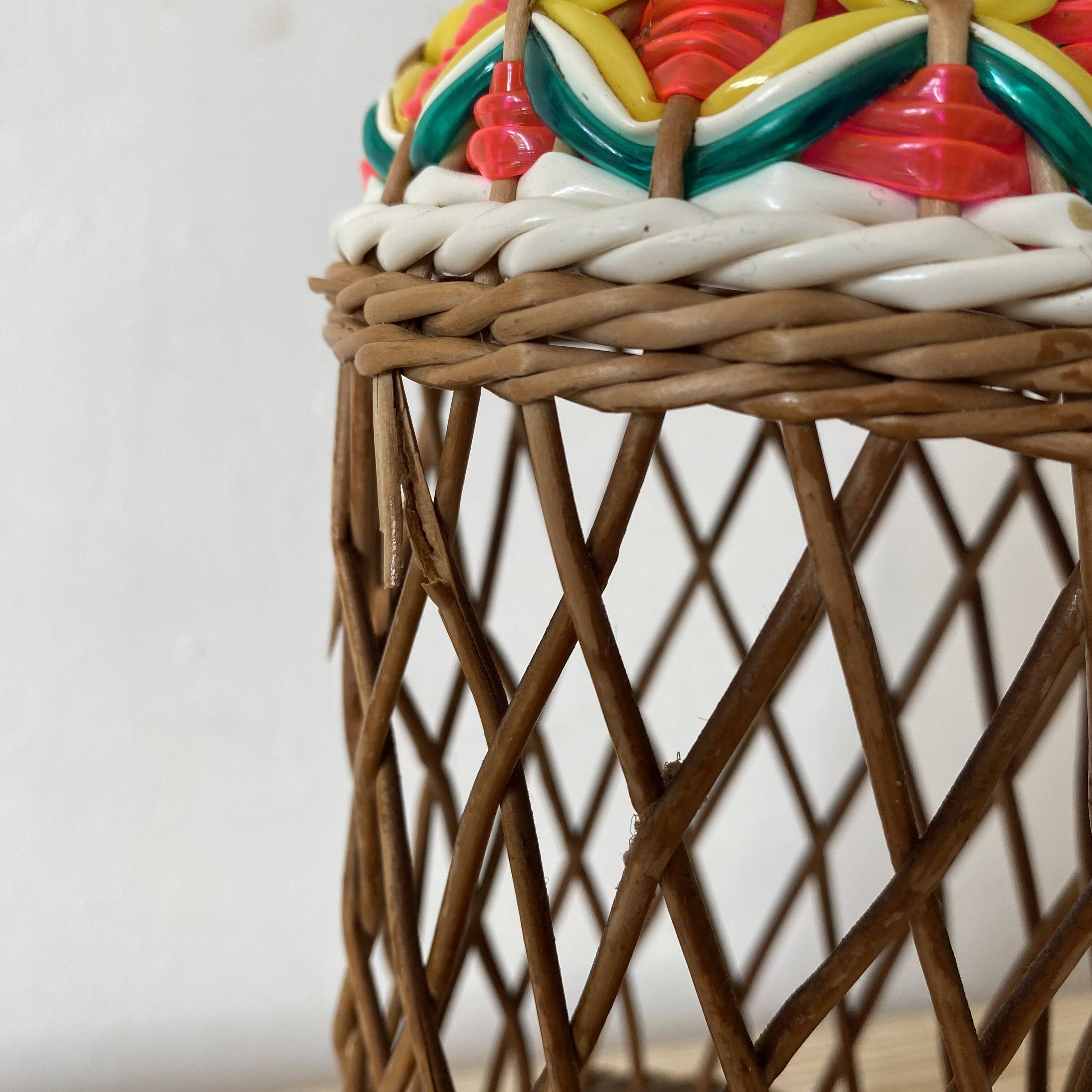 Carafe vintage en osier et scoubidou