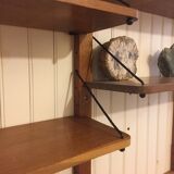Adjustable wooden shelf