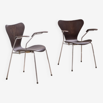 Arne Jacobsen armchair model 3207