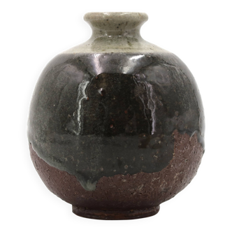 Wabi-sabi round vase in stoneware with green glazing, 1970s ceramics.