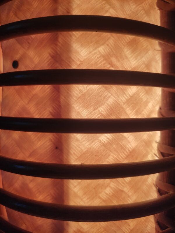 Lampe cylindrique en rotin par Louis Sognot