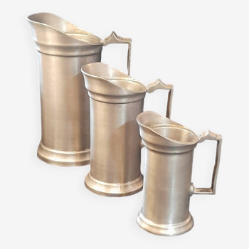 Set of 3 pewter pitchers 95%