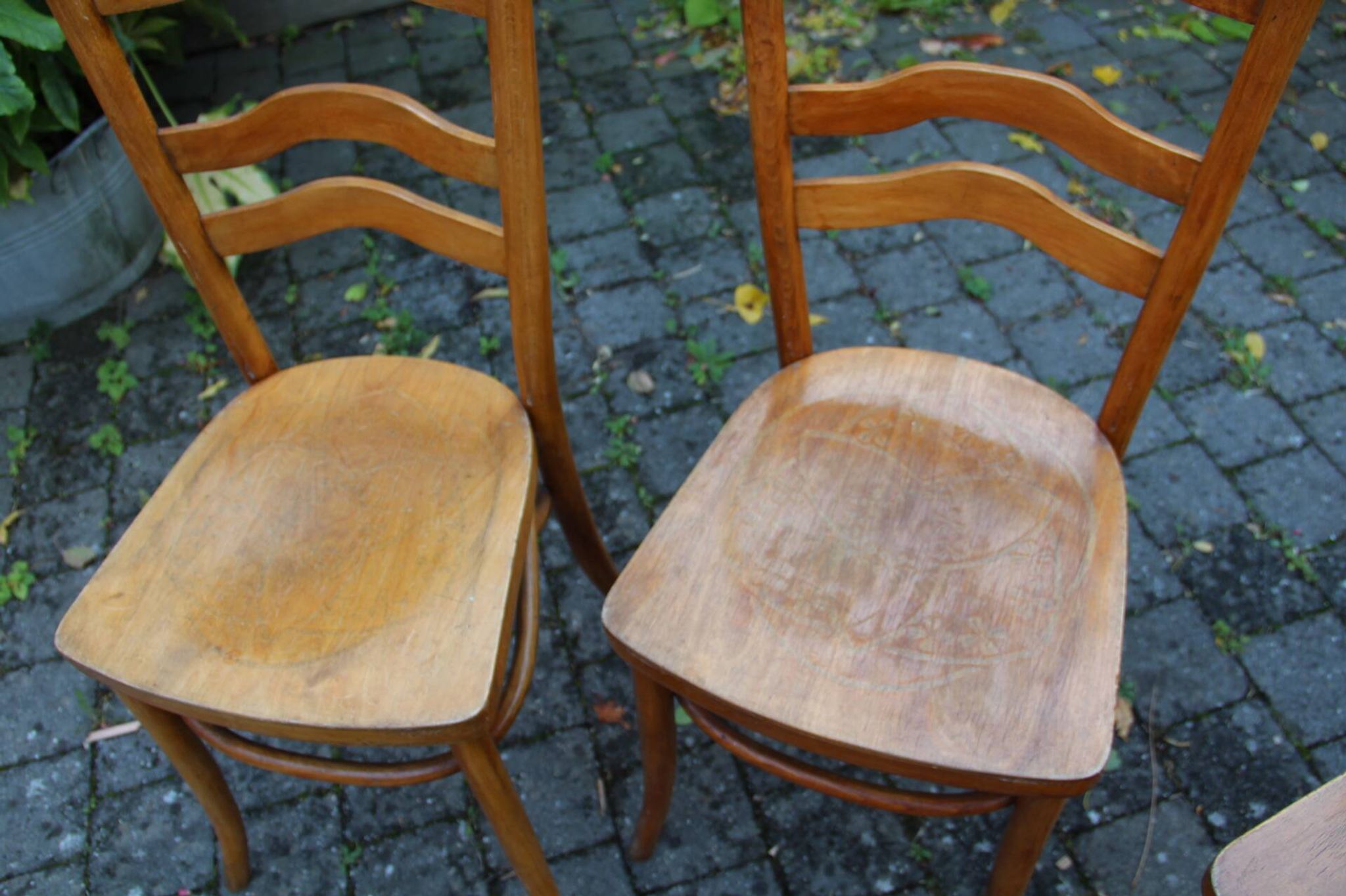 4 chaises bistro aux assises sérigraphiées
