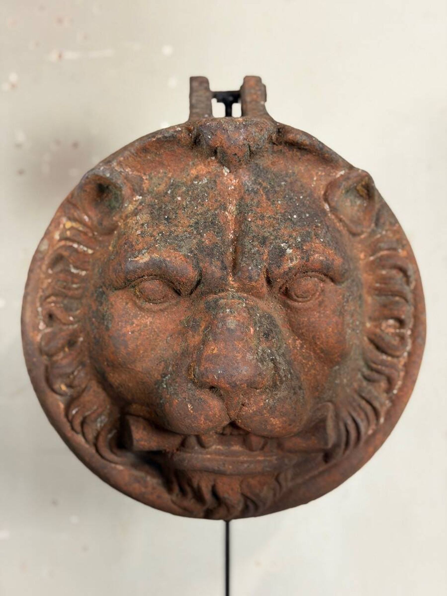 Three cast-iron and terracotta façade decoration lions, around 1880.
