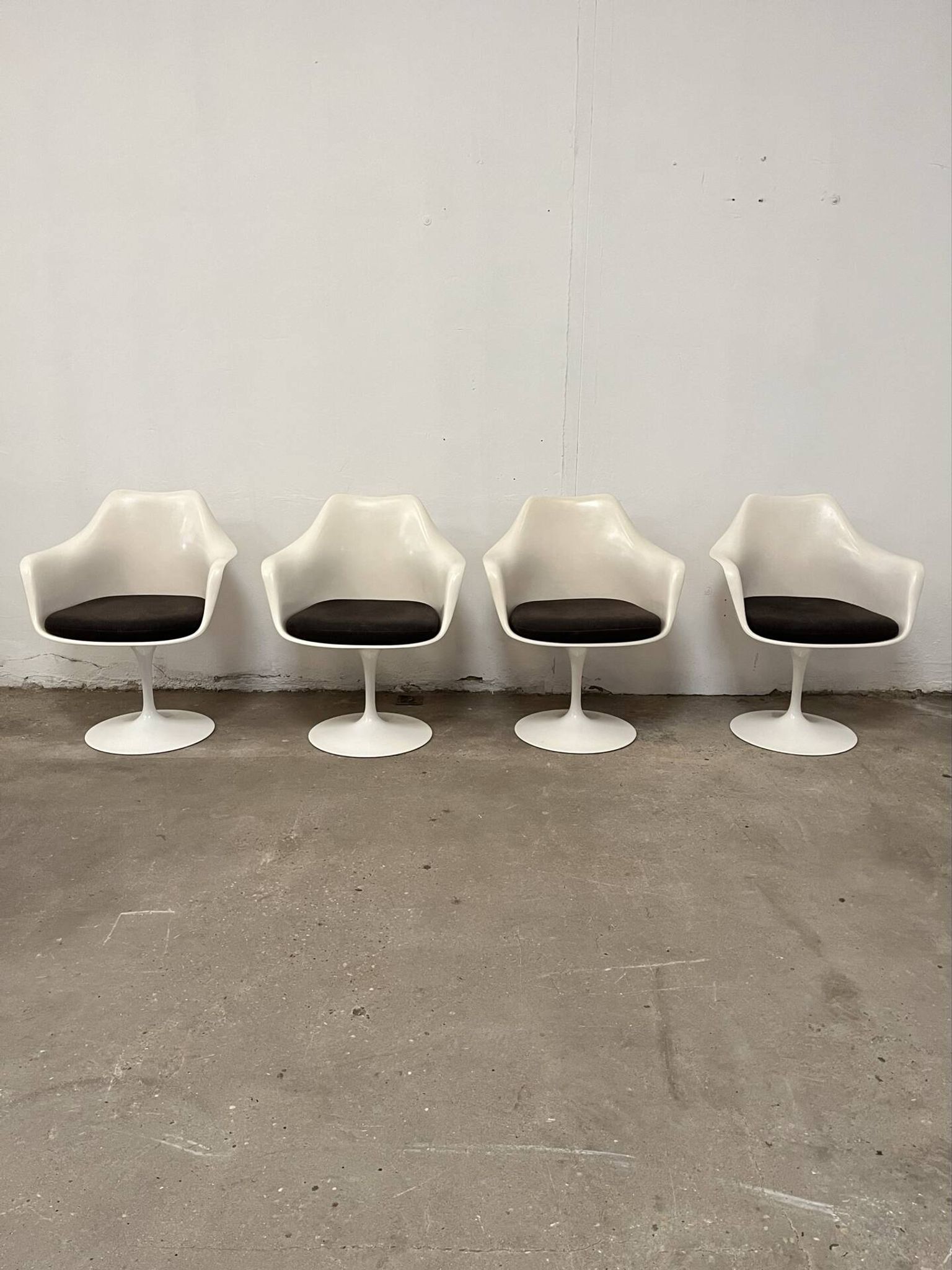 4 Tulip chairs by Eero Saarinen for Knoll