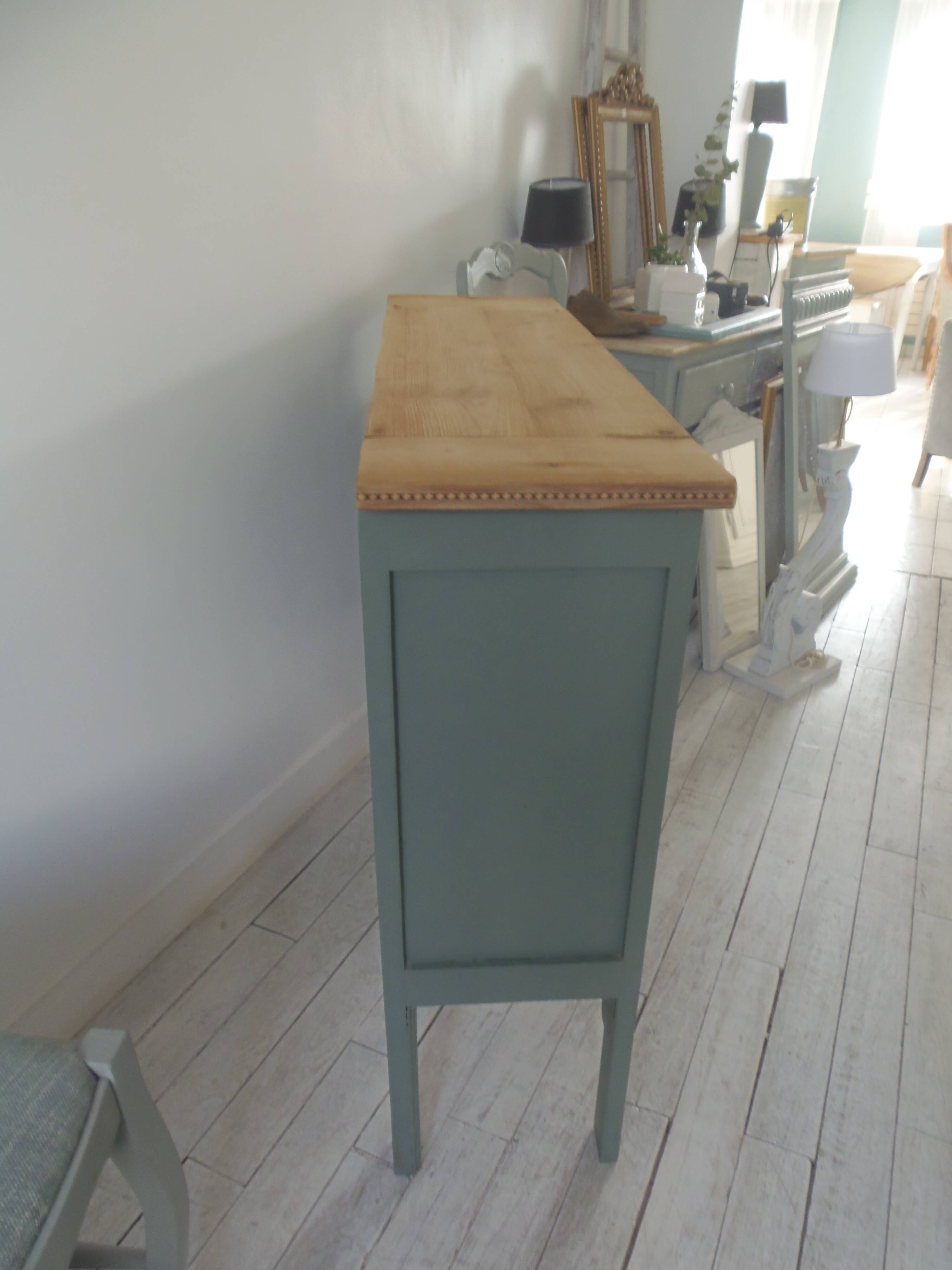Console, sideboard, shallow display case sublimated in smoky green, wooden top.