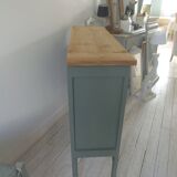 Console, sideboard, shallow display case sublimated in smoky green, wooden top.