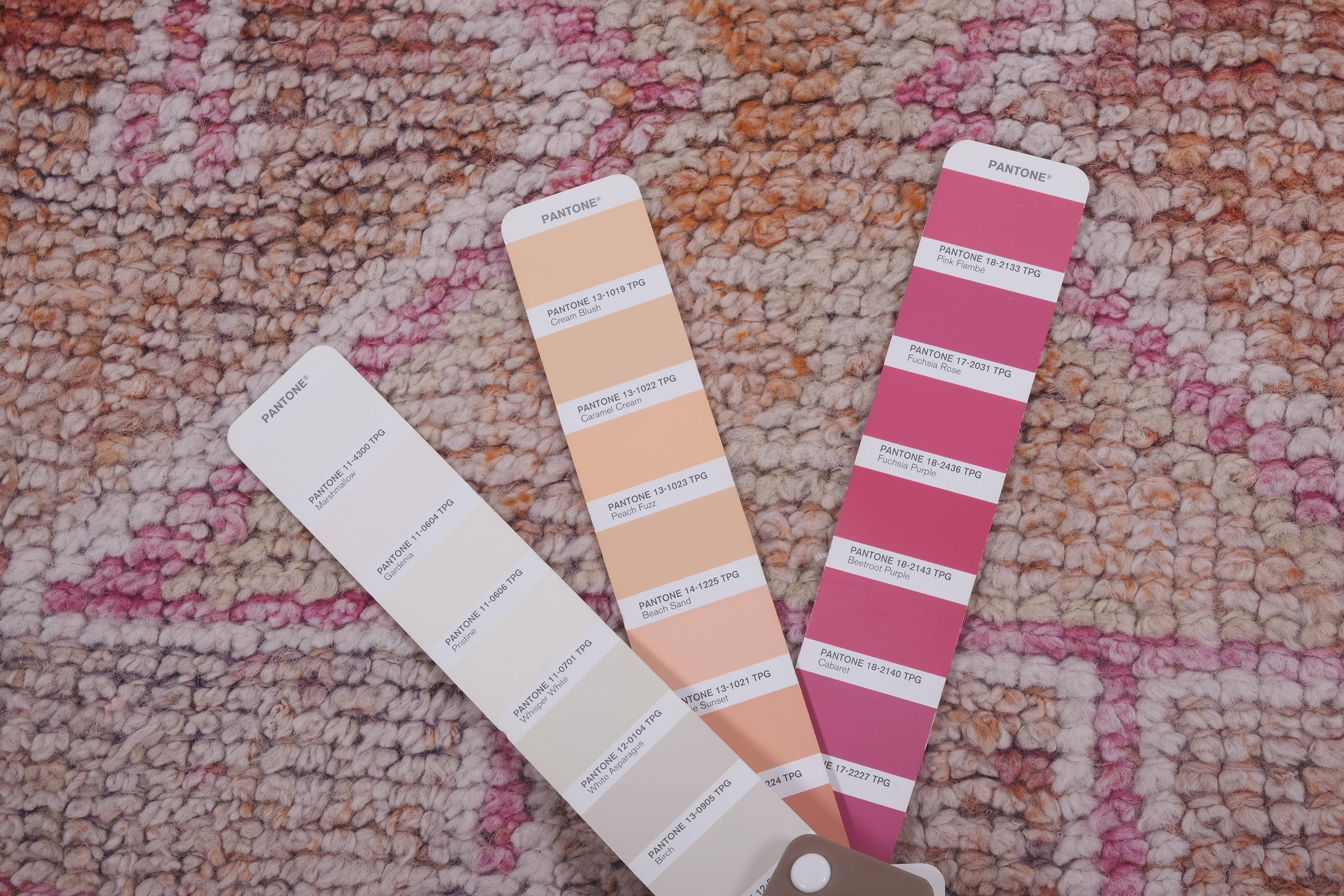 Vintage Turkish rug from Oushak, handwoven 85x266 cm