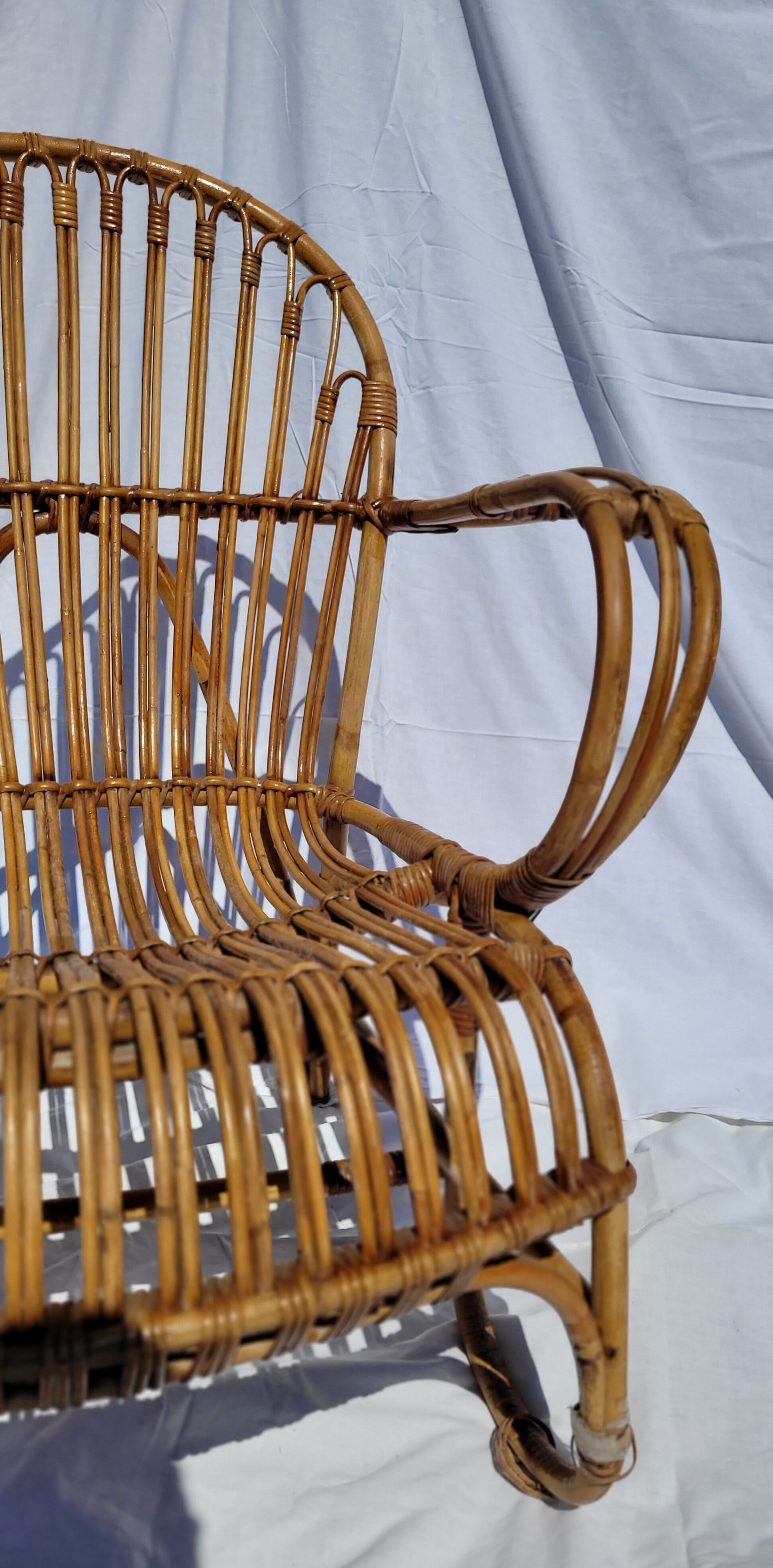 Adult rattan armchair TBE