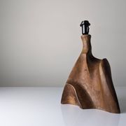 Sculptural table lamp in carved olive wood, organic modern 1970s