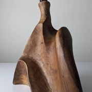 Sculptural table lamp in carved olive wood, organic modern 1970s