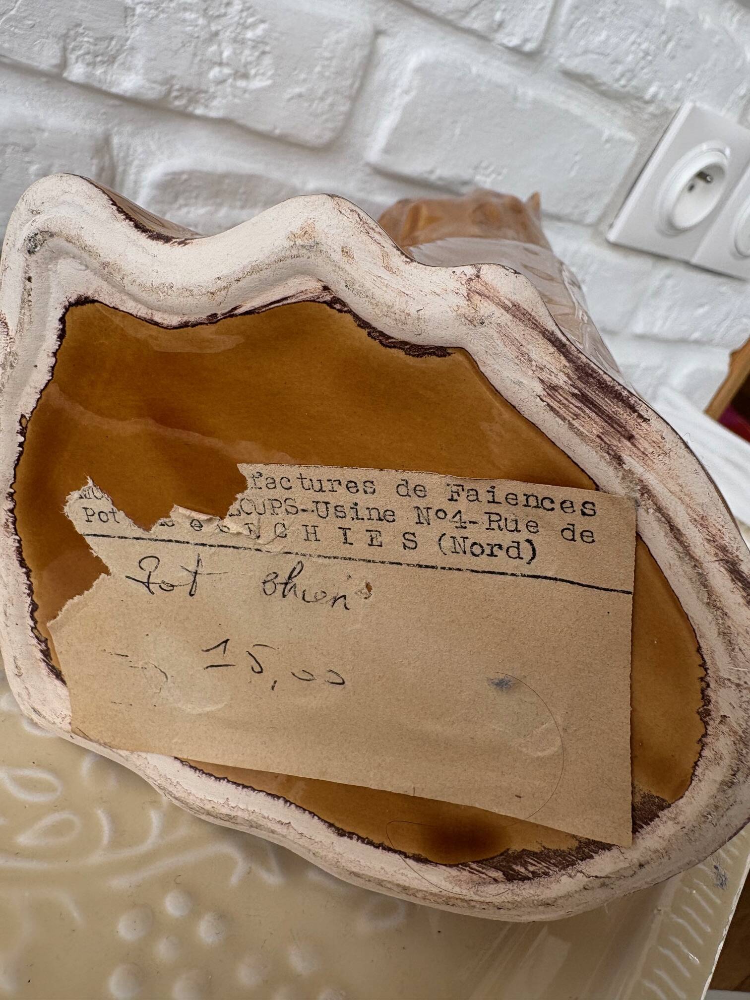 Pichet Barbotine Dog Mill of the Wolves Orchies