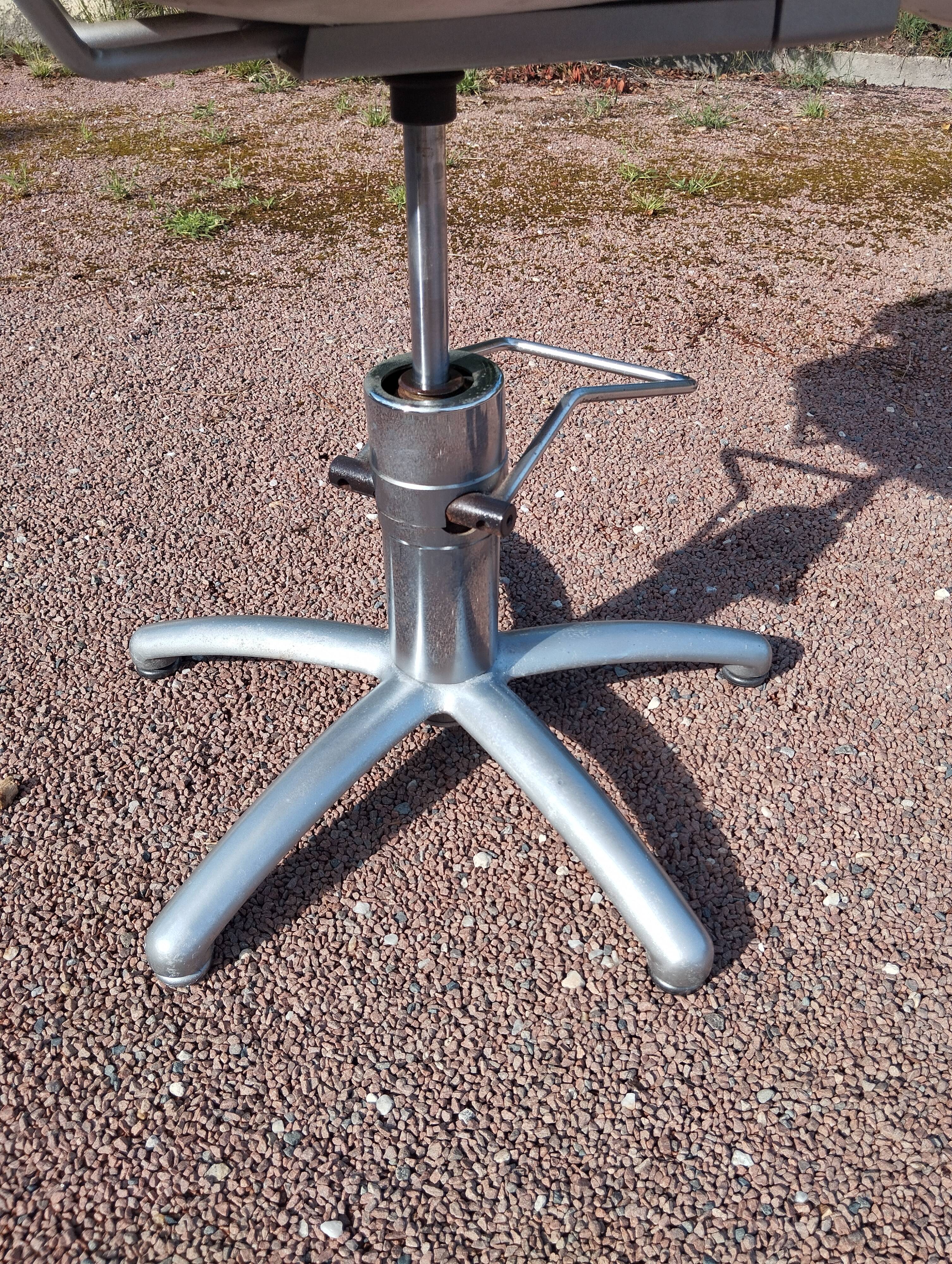 Hairdresser's chair