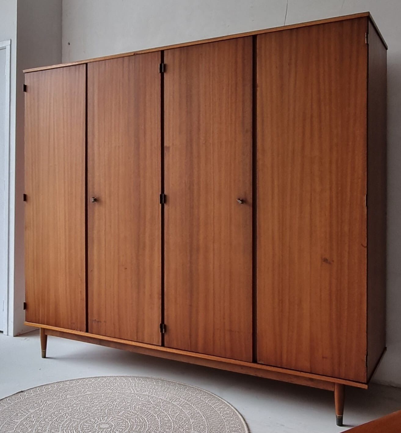 Armoire du milieu du siècle