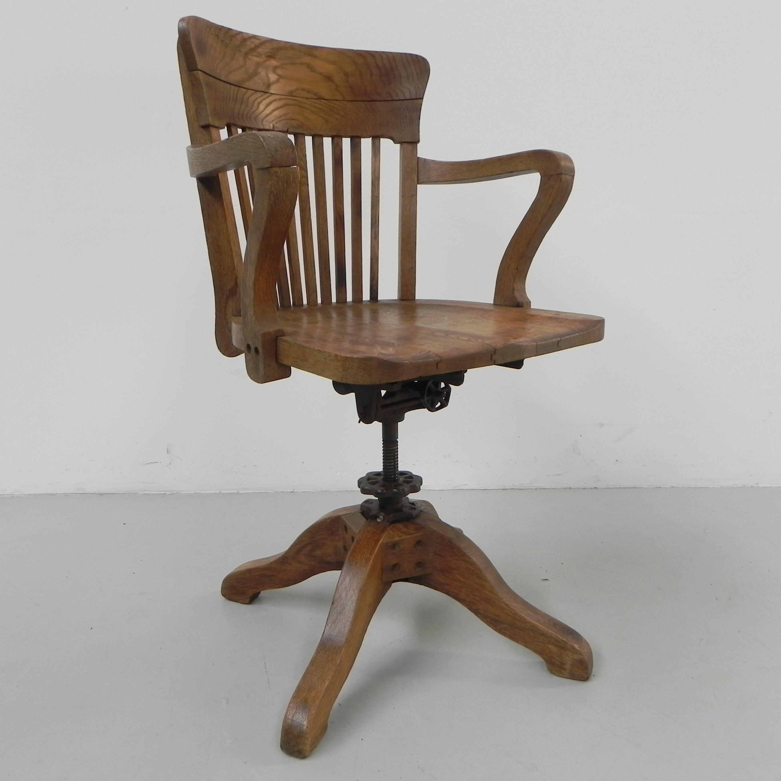 Oak office chair with spring mechanism and armrests