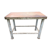 Table vintage en métal provenant d’un atelier industriel à relooker