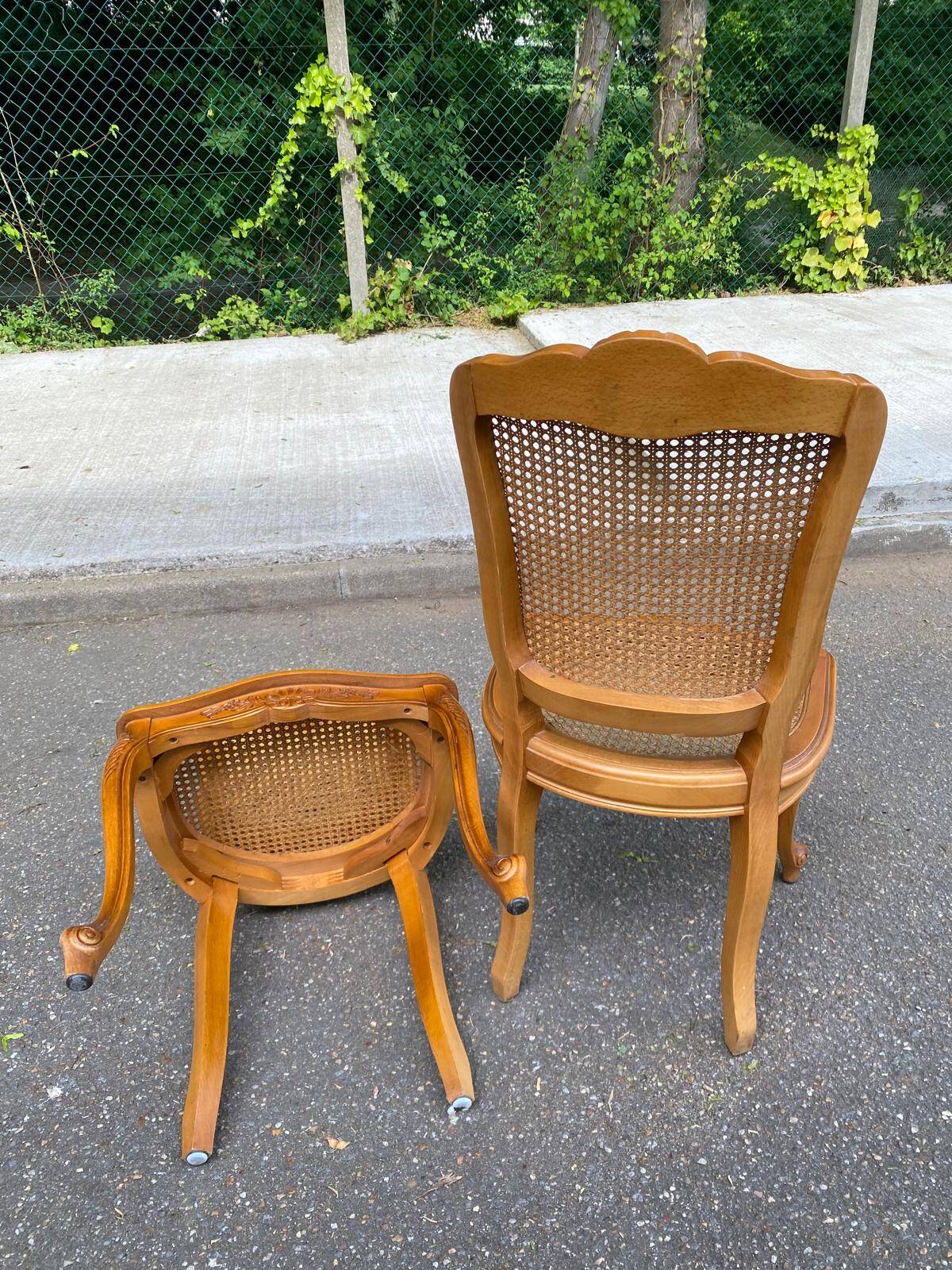 2 chaises cannées style Louis XV en bois massif des années 70