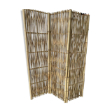 Artisanal screen separator of bamboo pieces