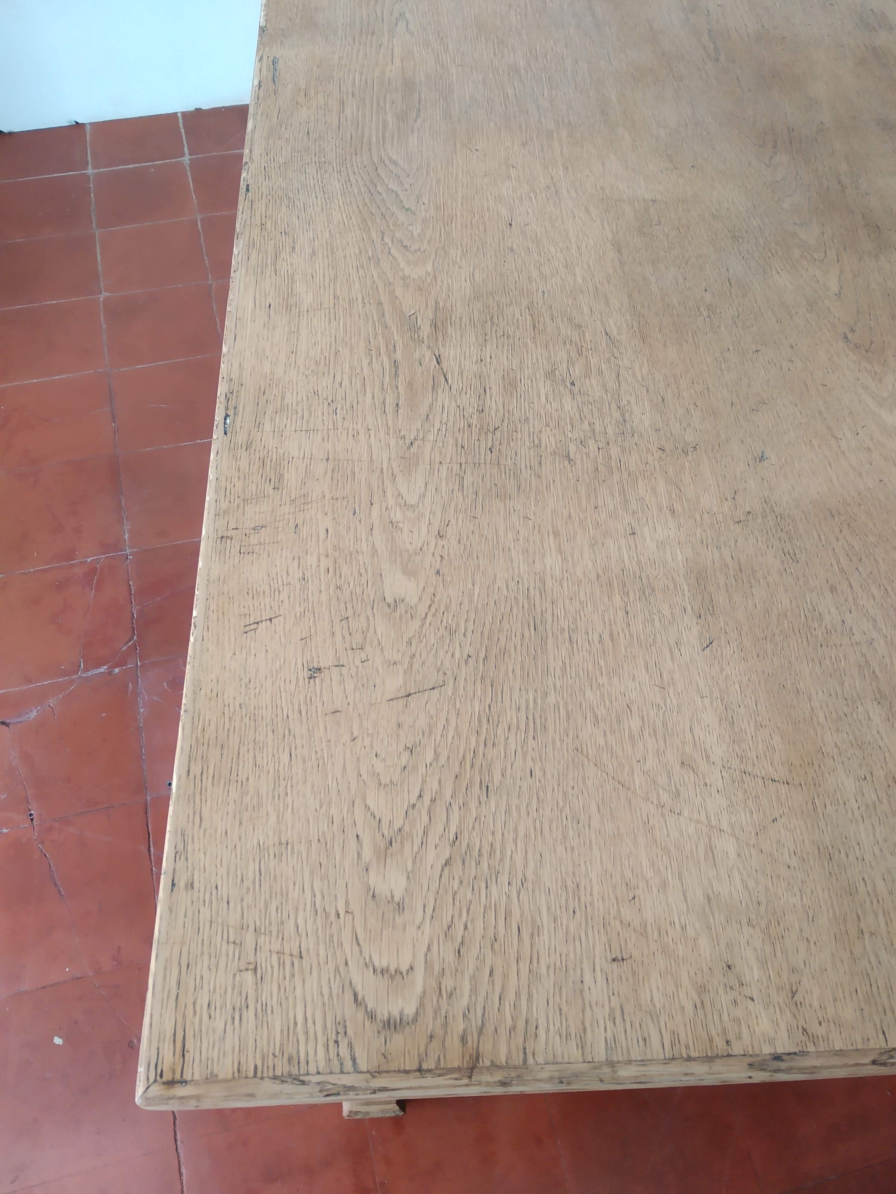 Antique oak table with 2 drawers