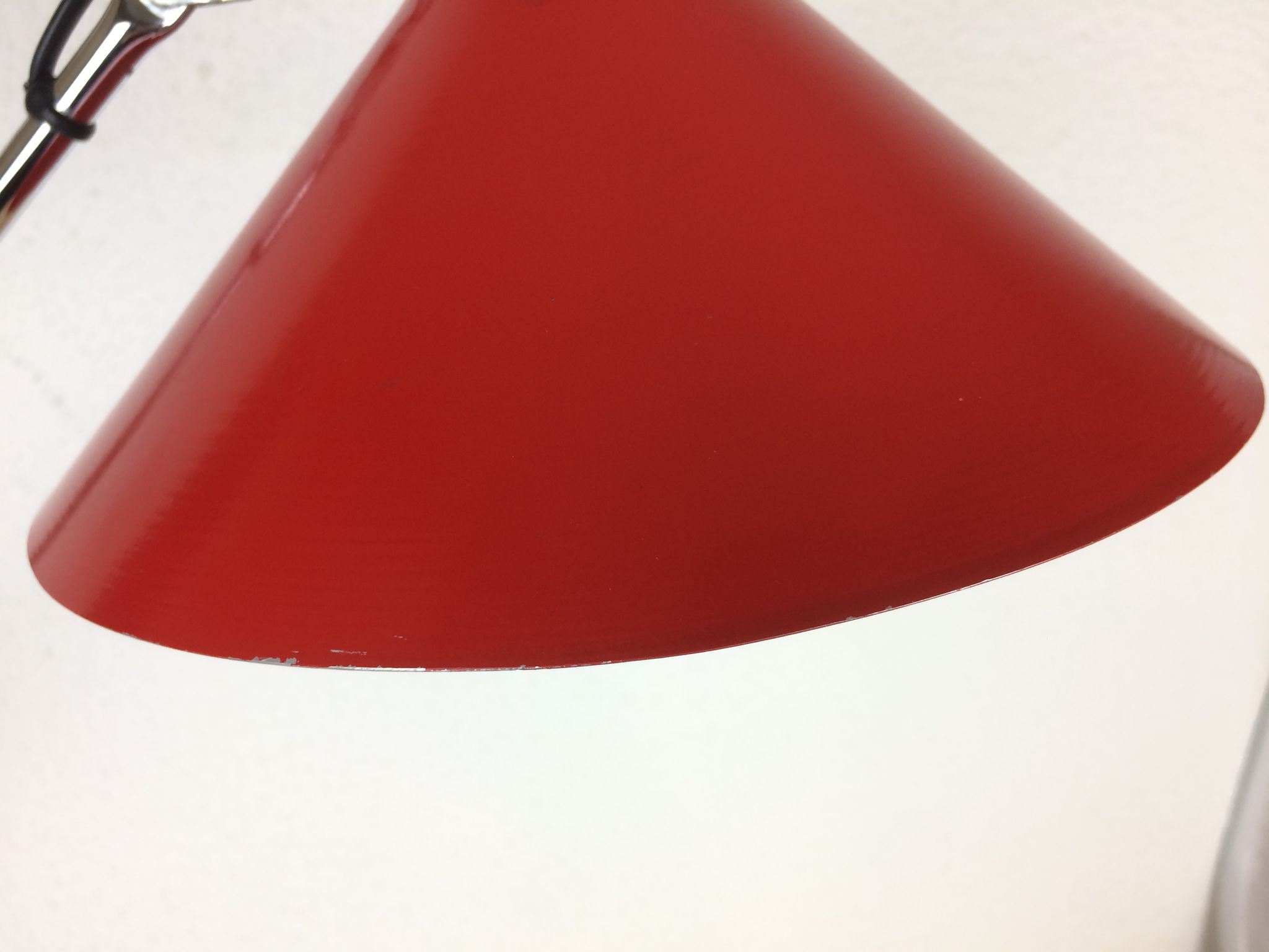 Lampe de bureau articulée Aluminor grand modèle, rouge