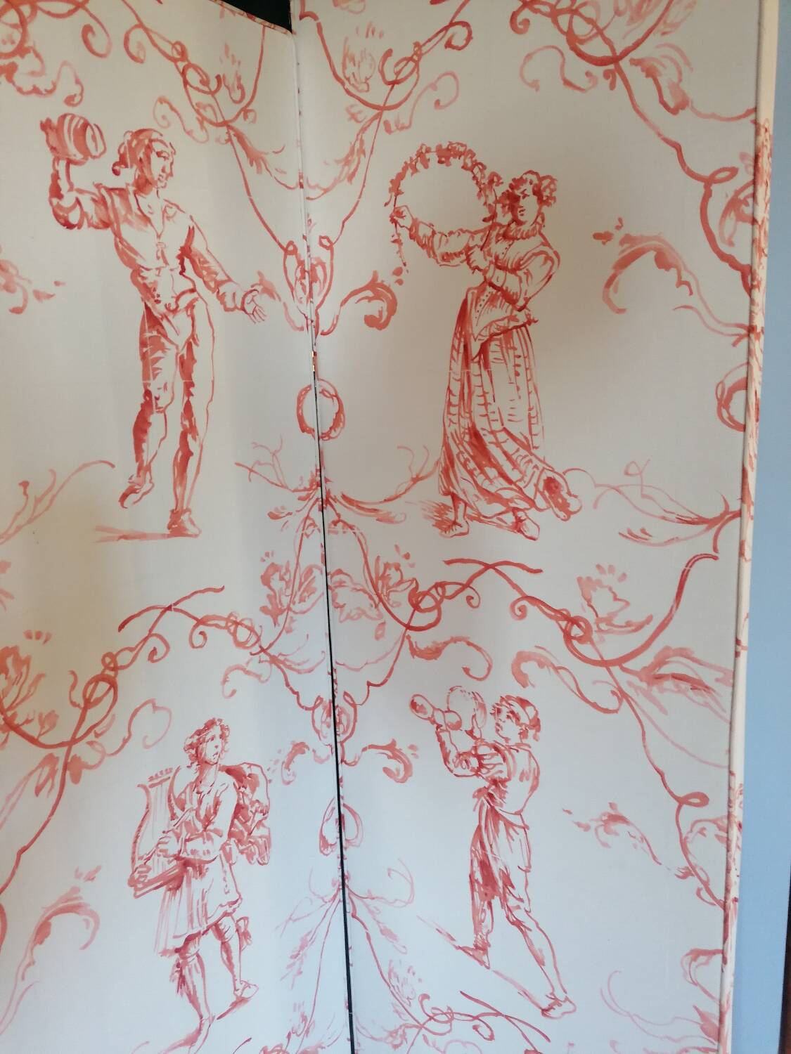 Rare folding screen with notches "Pierre Frey fabric" upholstery finish.