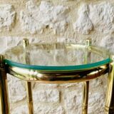 Vintage faux bamboo pedestal table in brass with 2 glass shelves