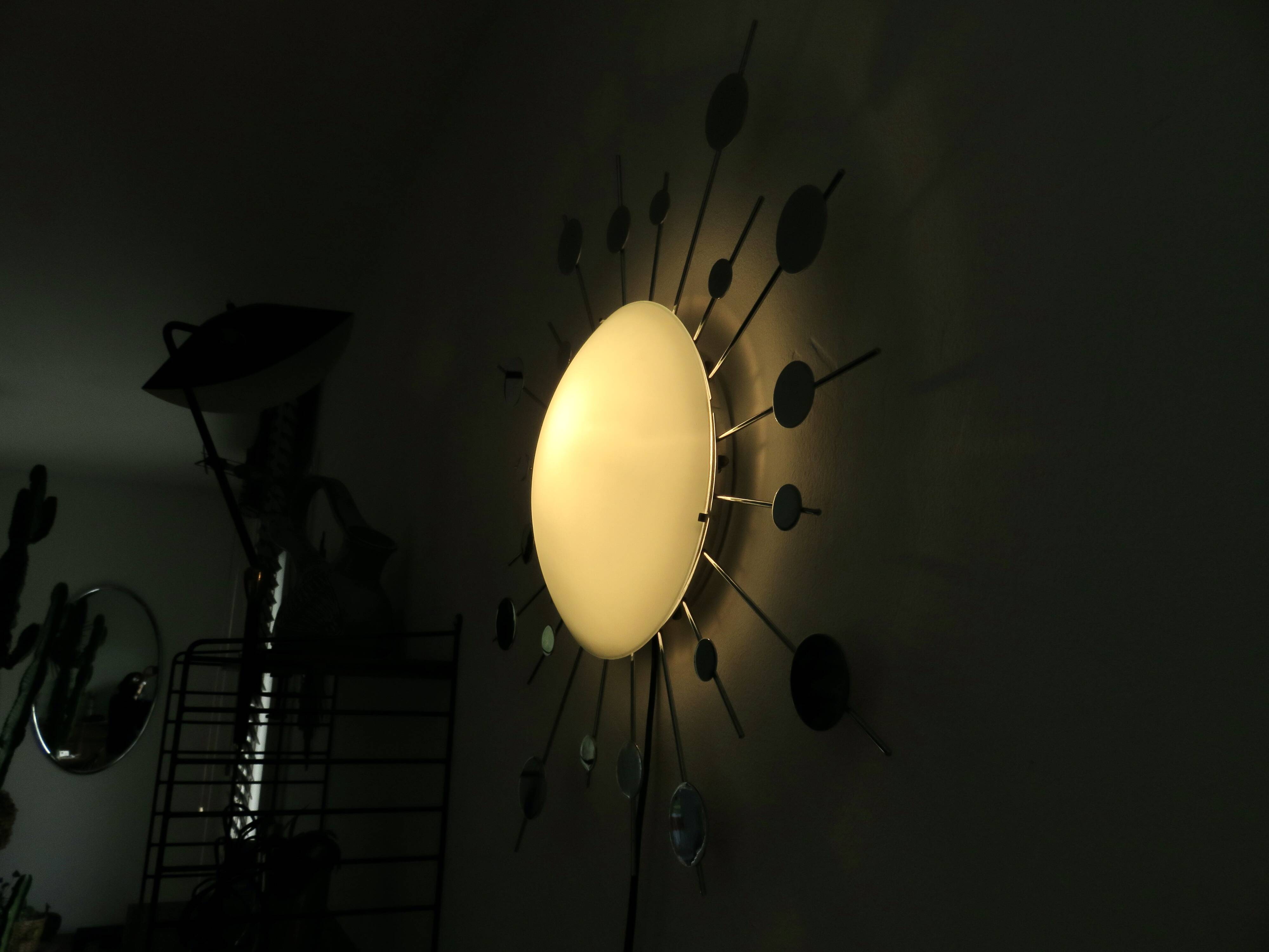 "Sun" wall lamp in chrome metal and frosted glass 80s 90s