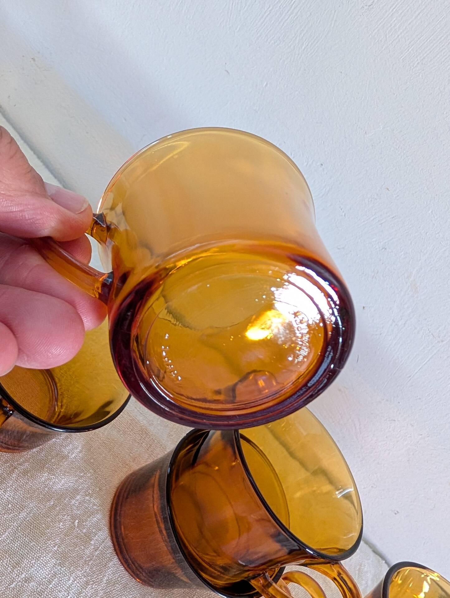 8 amber cups – golden light of the 70s