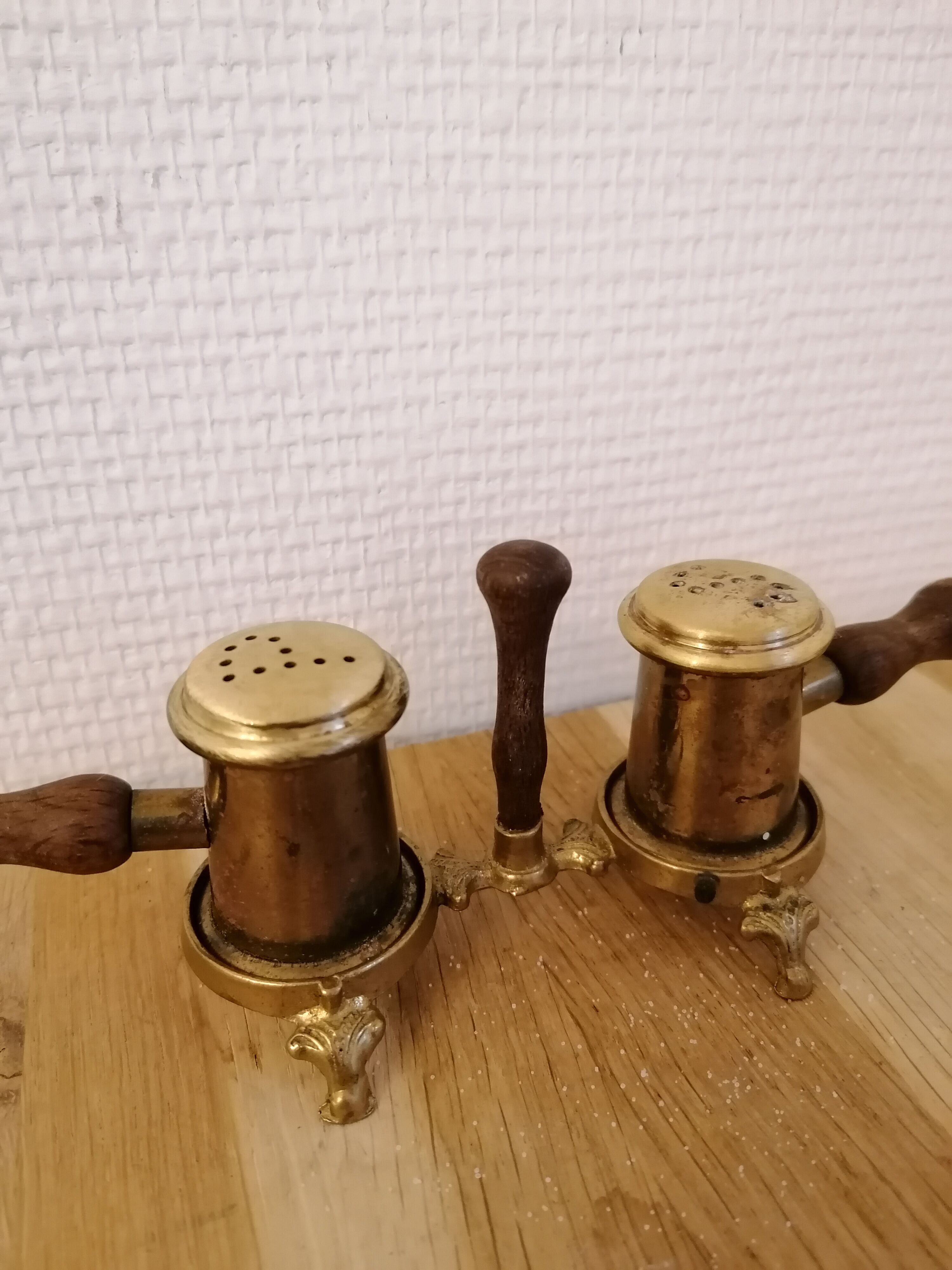 Salt and pepper shaker