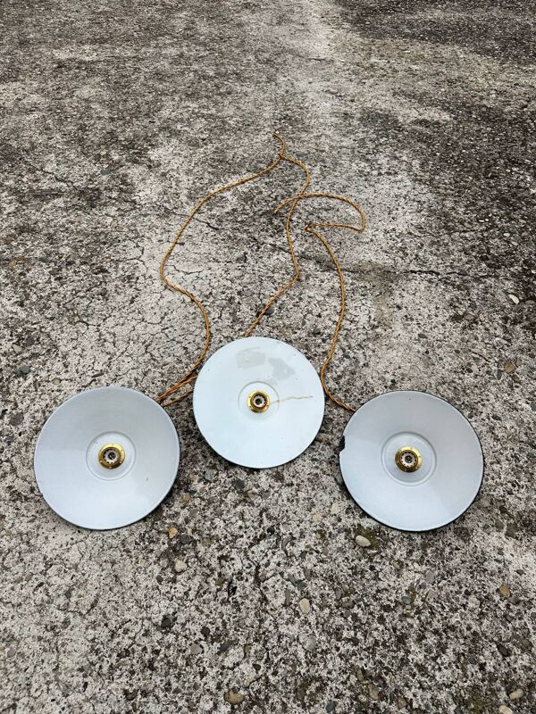 Trio de suspensions tôle émaillée noire et blanche vintage style indus