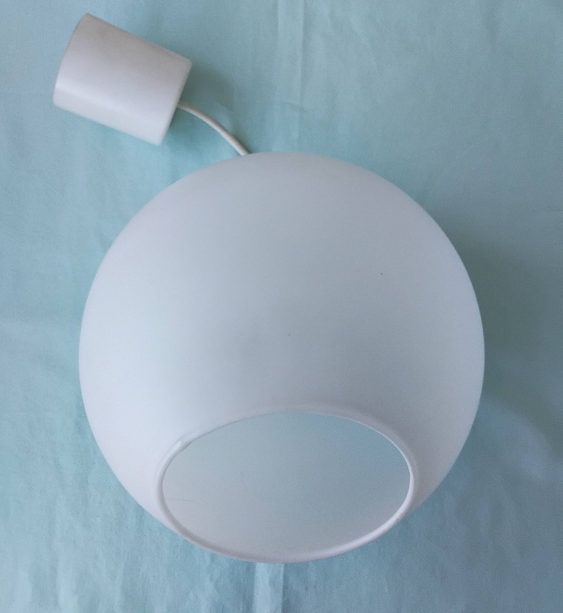 Suspension in white opaline