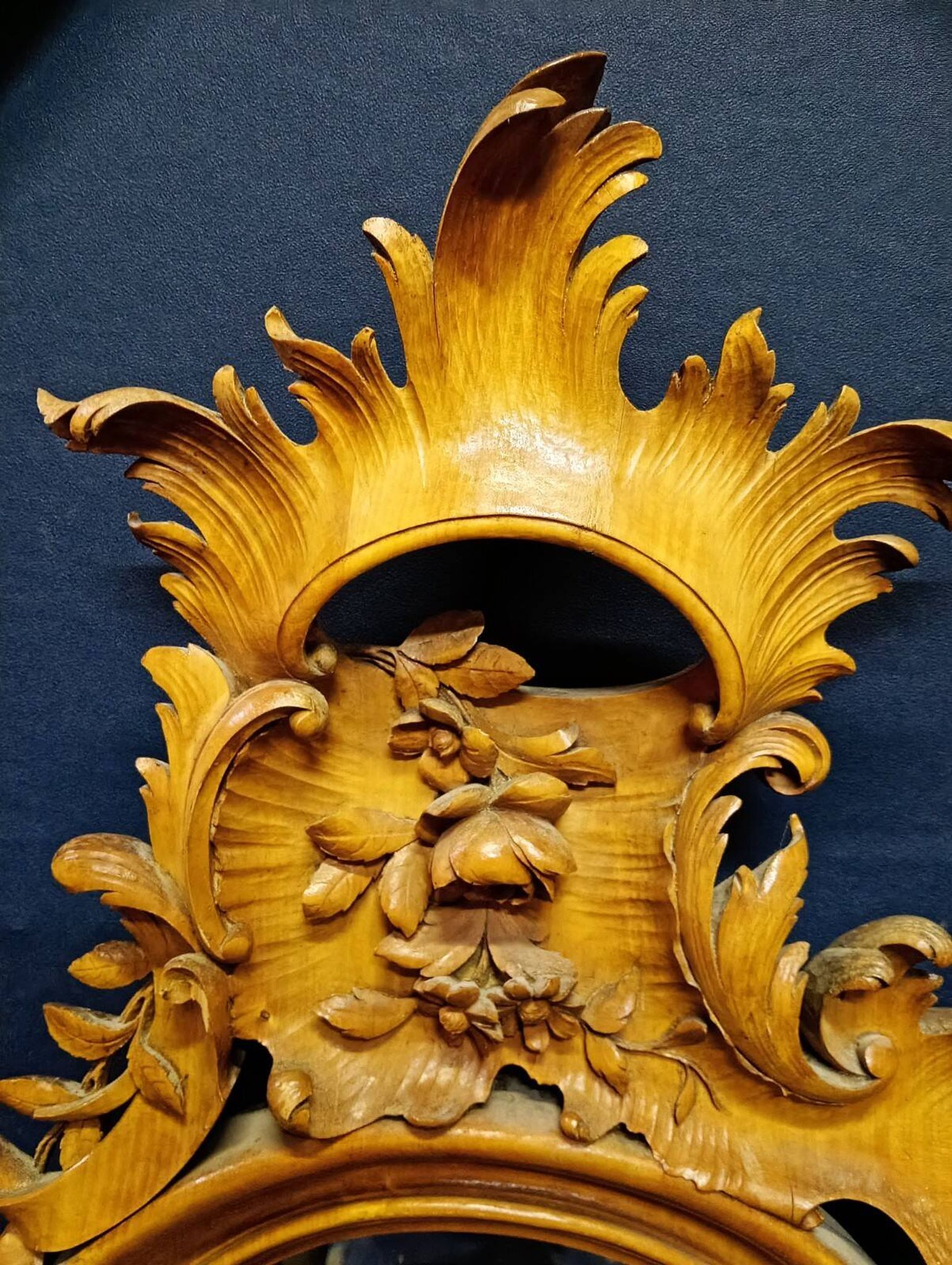 carved mirror in the spirit of Viardot – Decor with dragon and putto