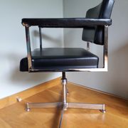 Swivel office chair Strafor with chrome metal and black faux leather.