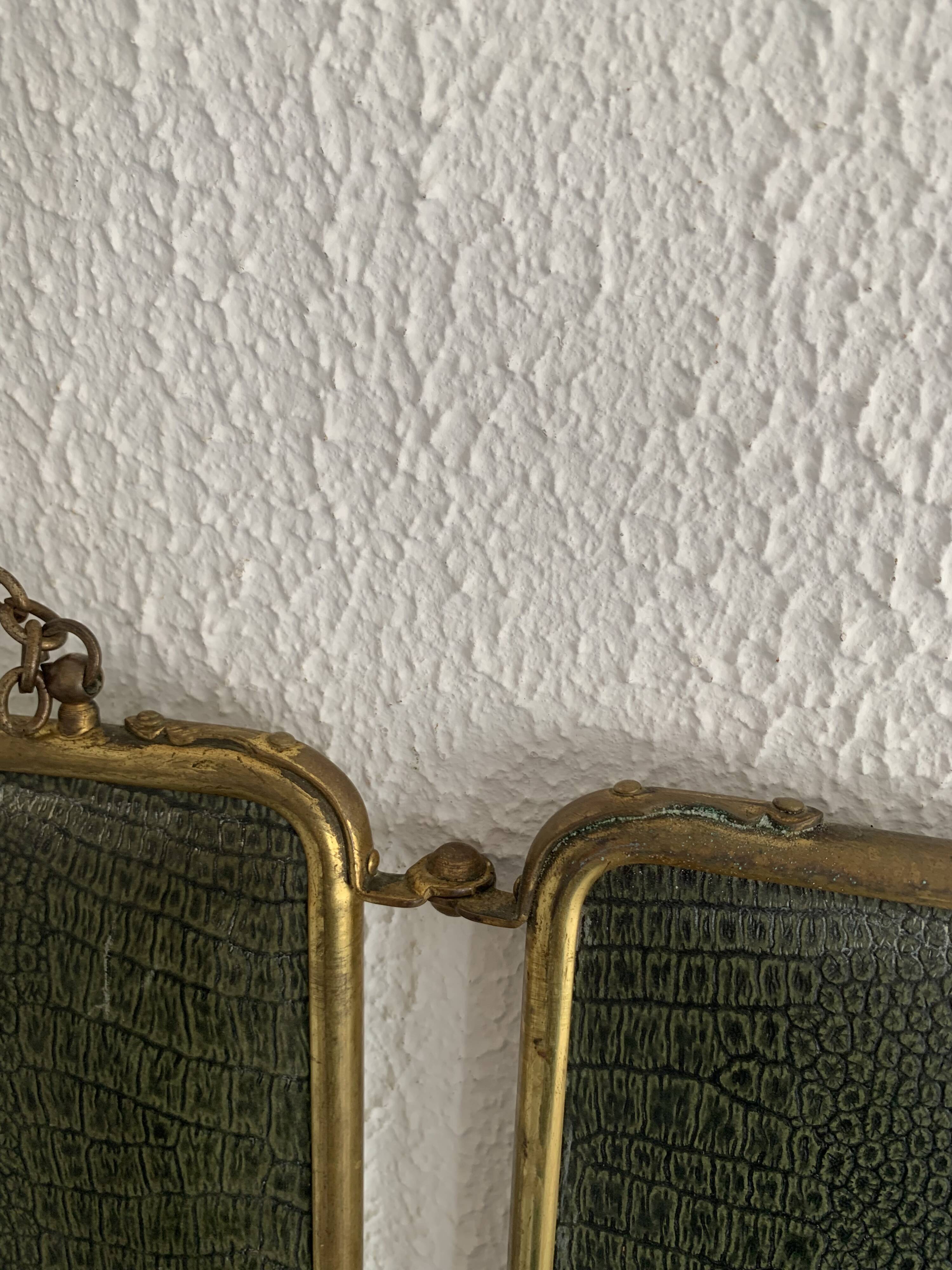 Vintage 1920s triptych barber mirror in gold and green faux crocodile leather - 37 x 87