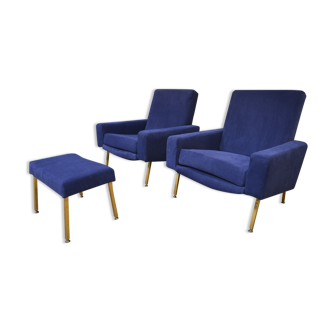 Paire de fauteuils et ottoman  vintage 1950 en velour bleu et laiton