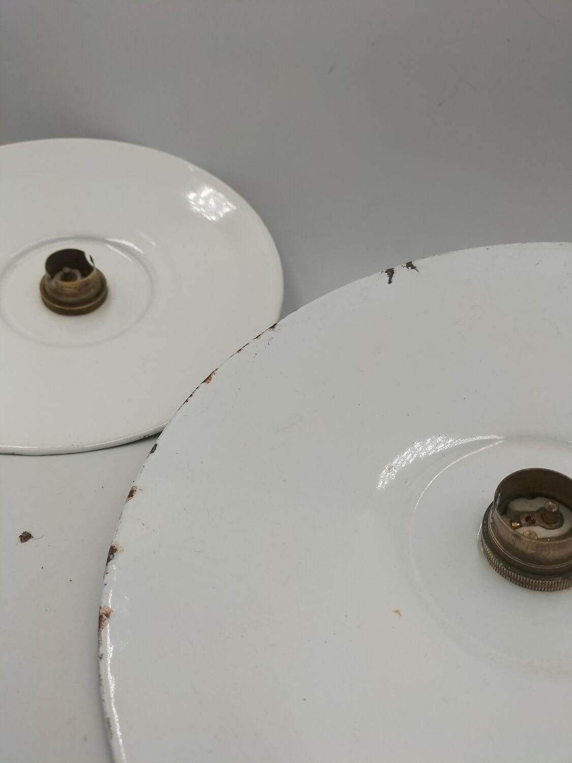 Enamelled sheet metal suspensions