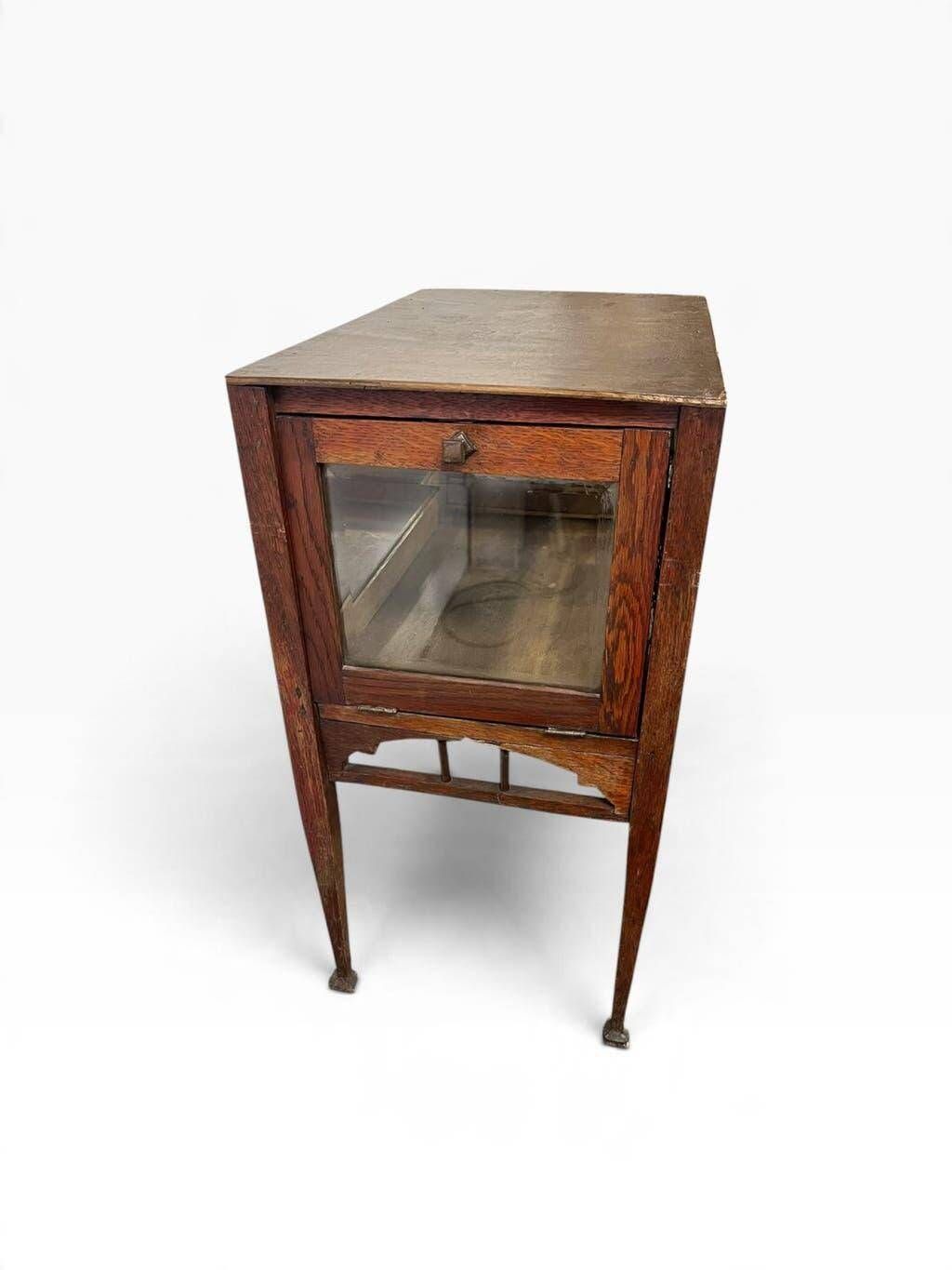 Vintage wooden tea cabinet/display shelf.