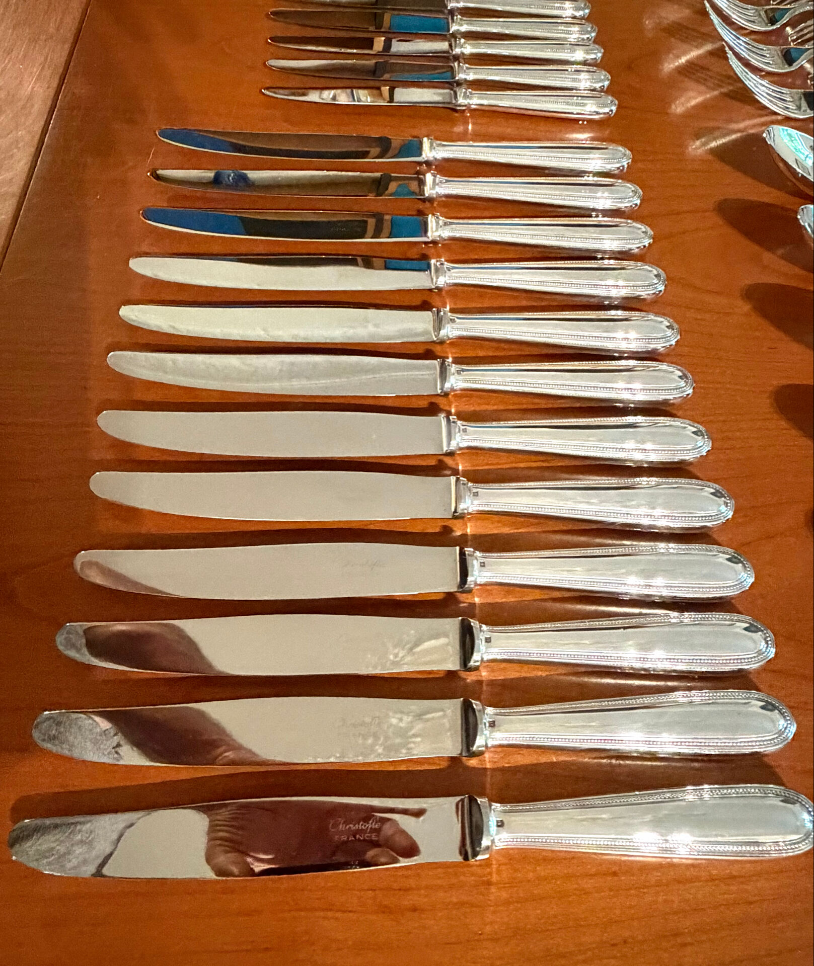 Christofle Perles, 72-piece cutlery set in silver-plated metal, excellent condition.