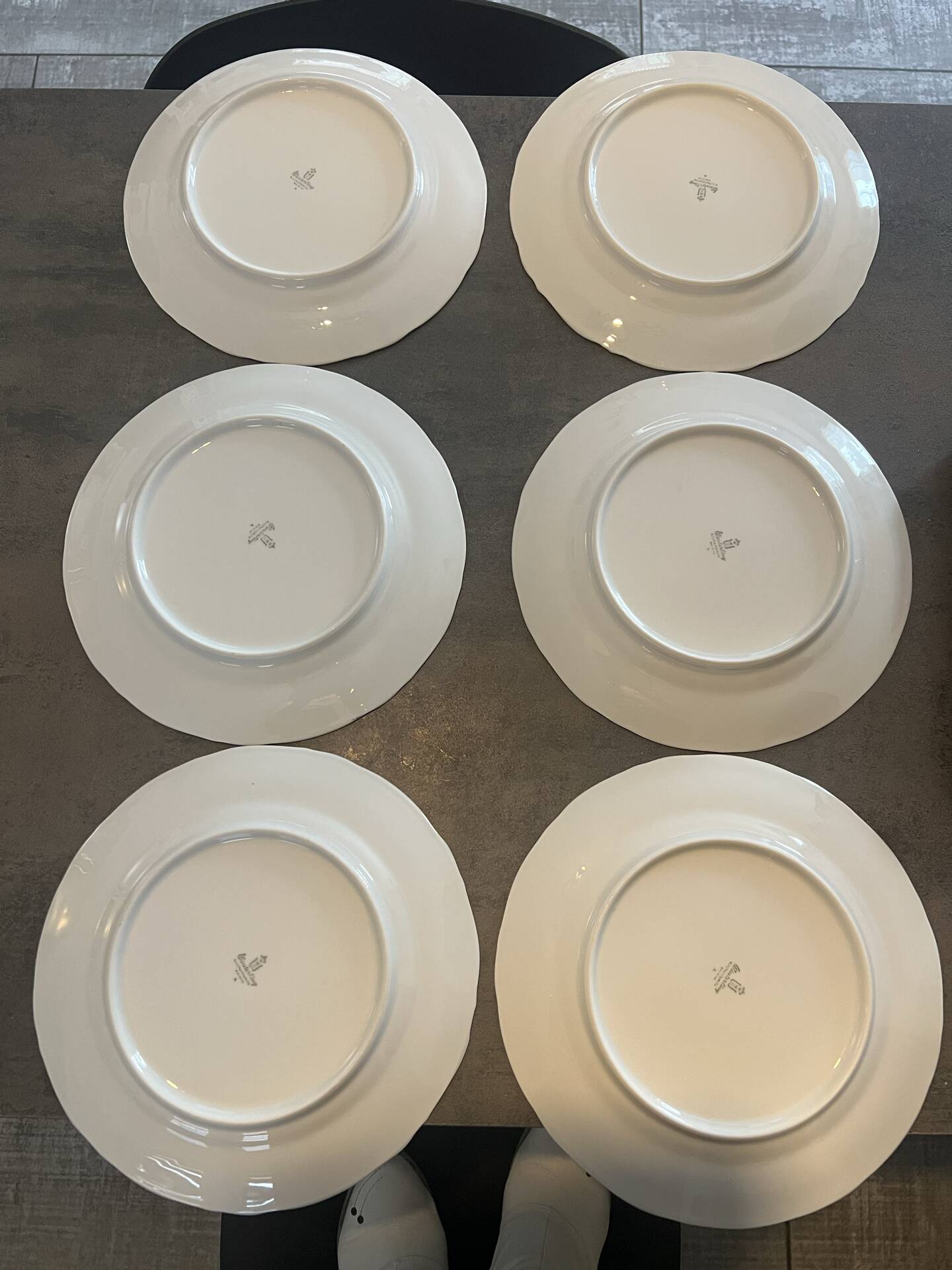 6 plates, plate