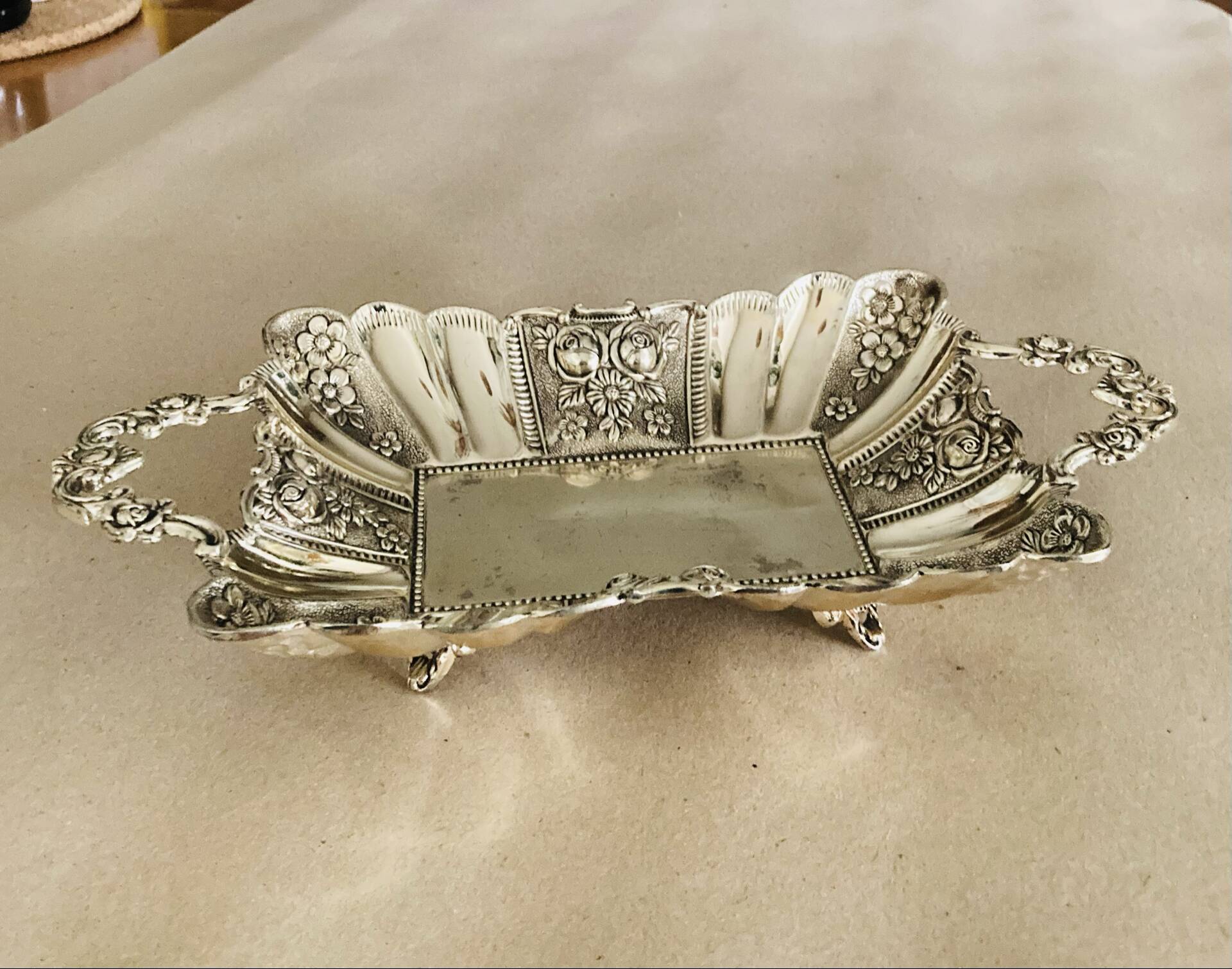 St Louis XV style letter tray, empty pocket, 20th century, in repoussé metal.