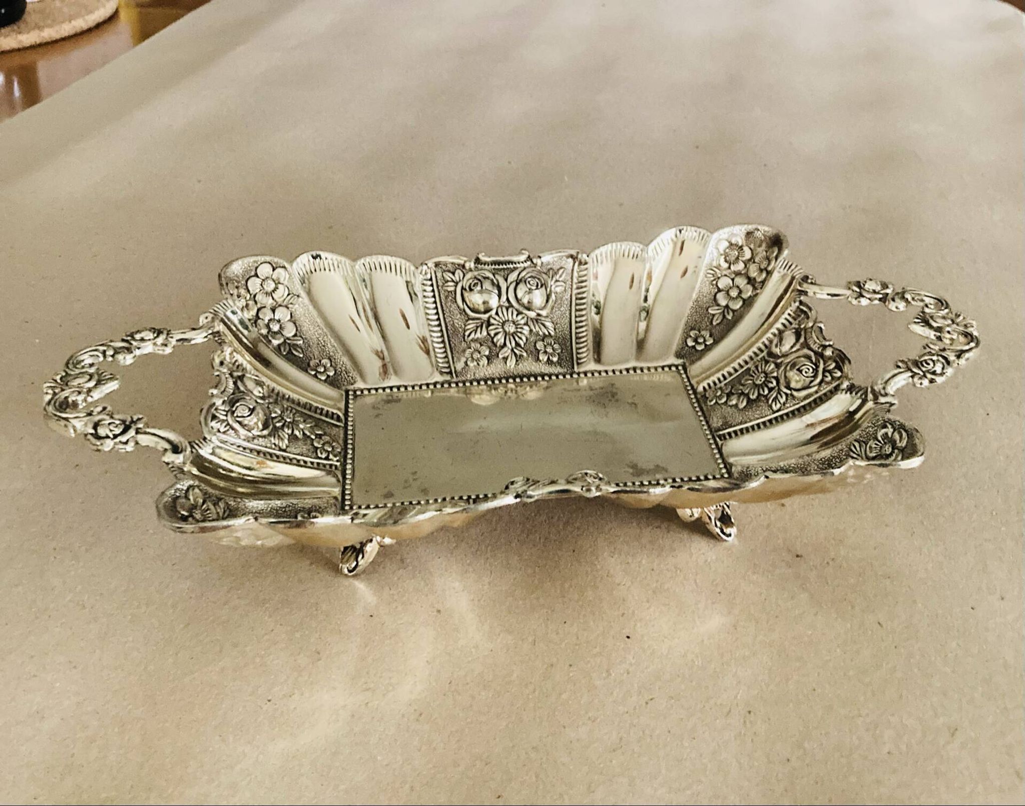 St Louis XV style letter tray, empty pocket, 20th century, in repoussé metal.