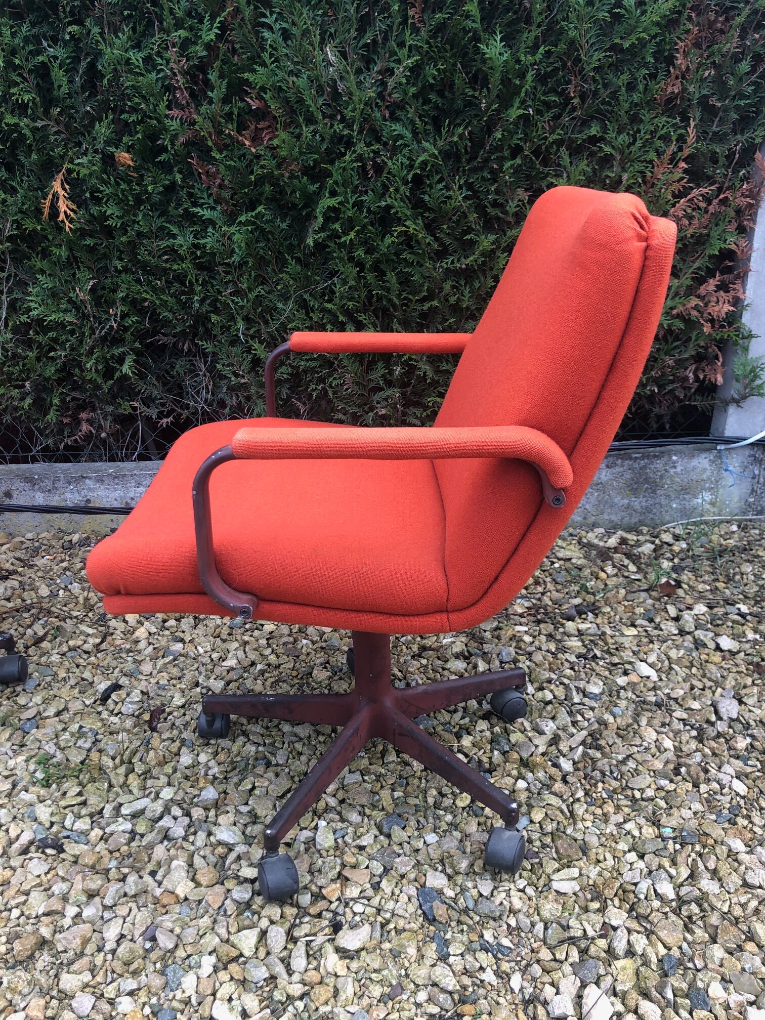 Pair of armchairs by Harcourt Geoffrey for Artifort