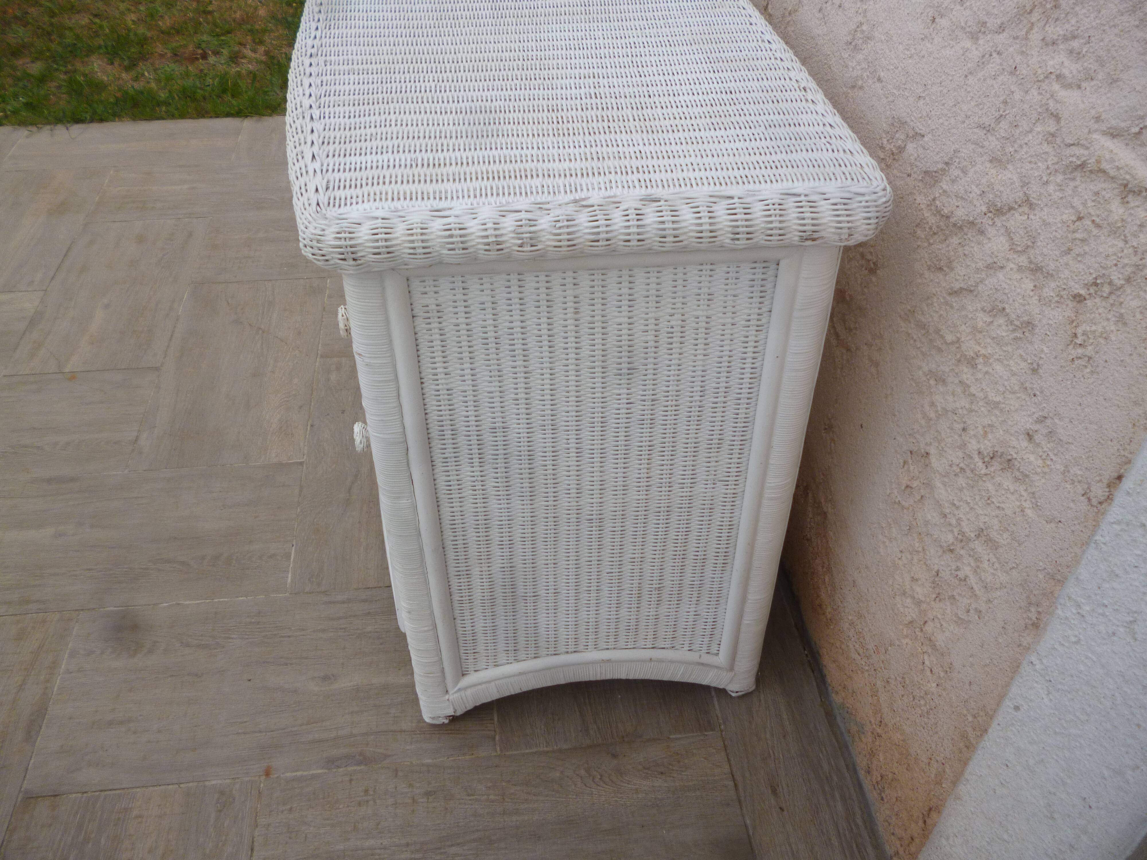 Commode blanche rotin osier incurvé