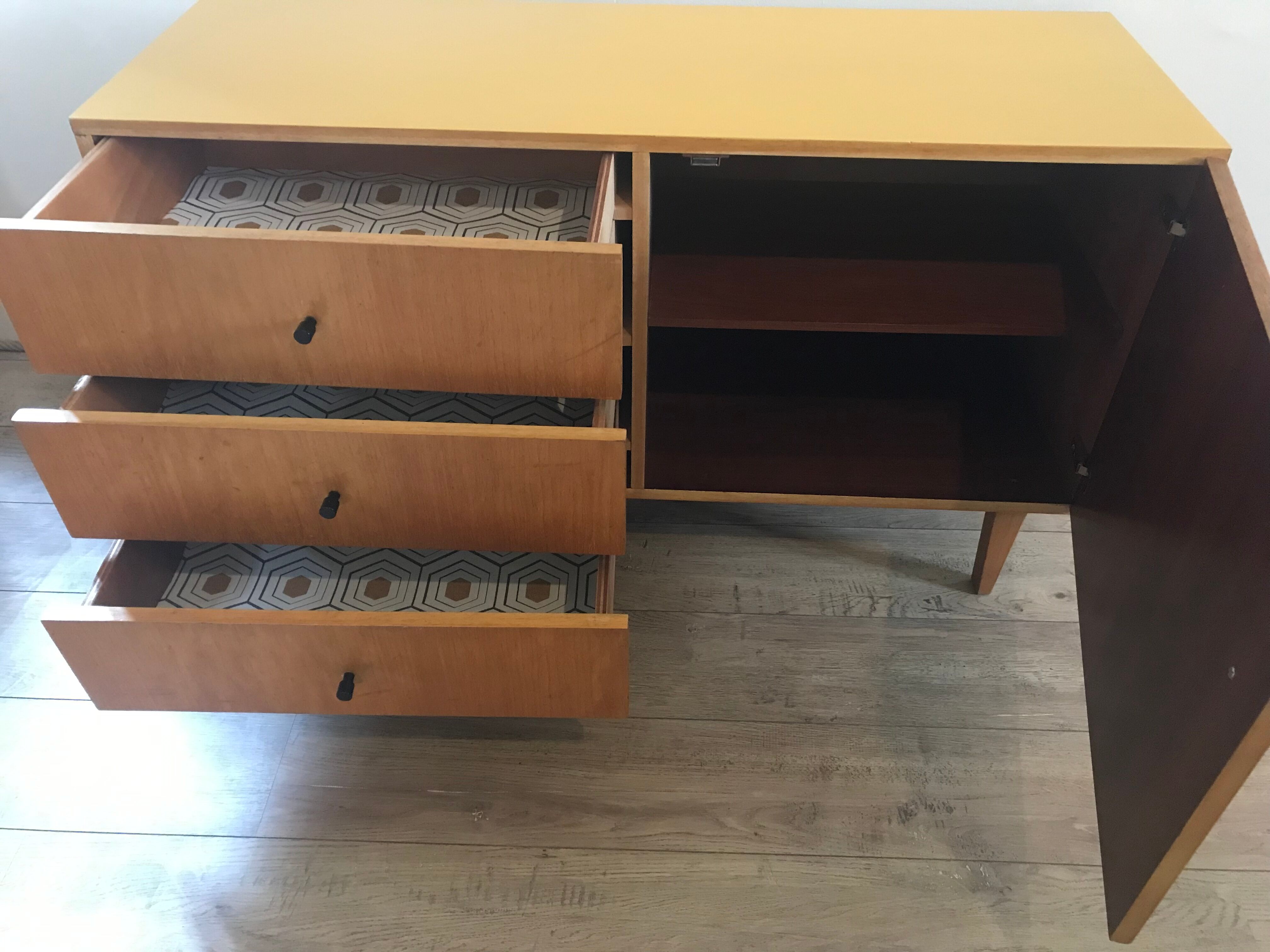 Enfilade buffet vintage stockings 1960-1980's