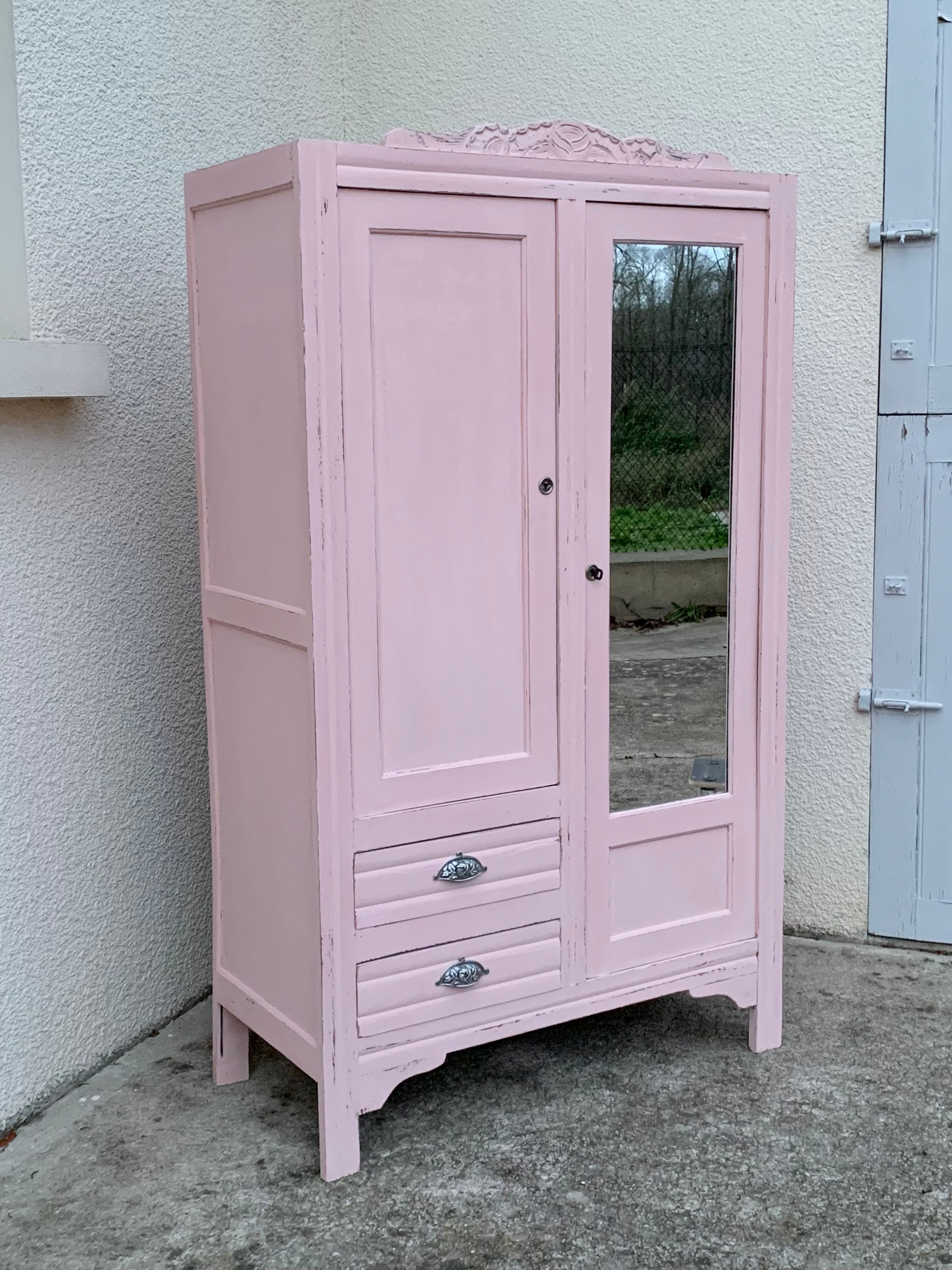 Parisian hotel wardrobe 1930